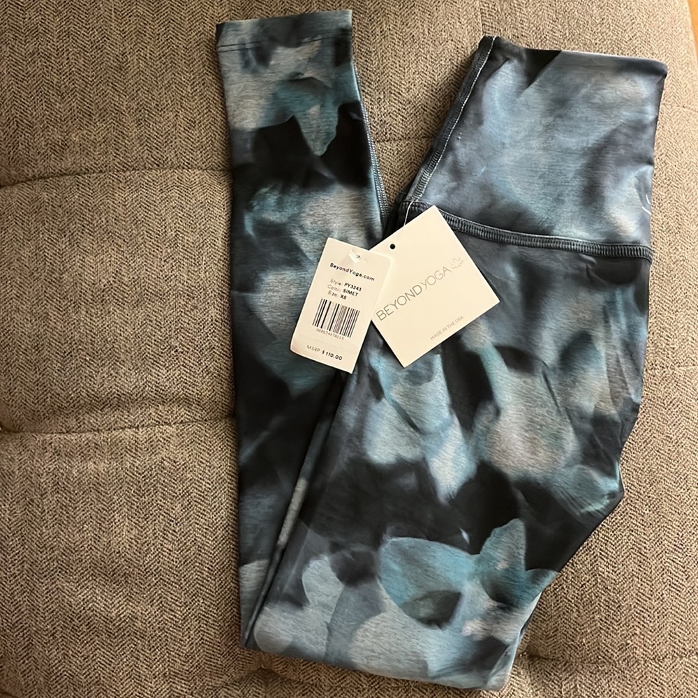 Beyond Yoga Blue Black Marble Print Leggings